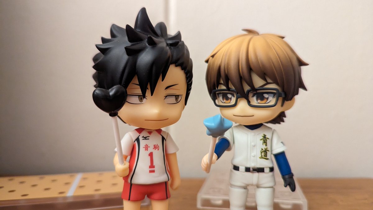 Kuroo and Miyuki modeling the random pre-order bonus pieces that came with Miyuki.

I was hoping for at least one blue piece so yay. 🩵