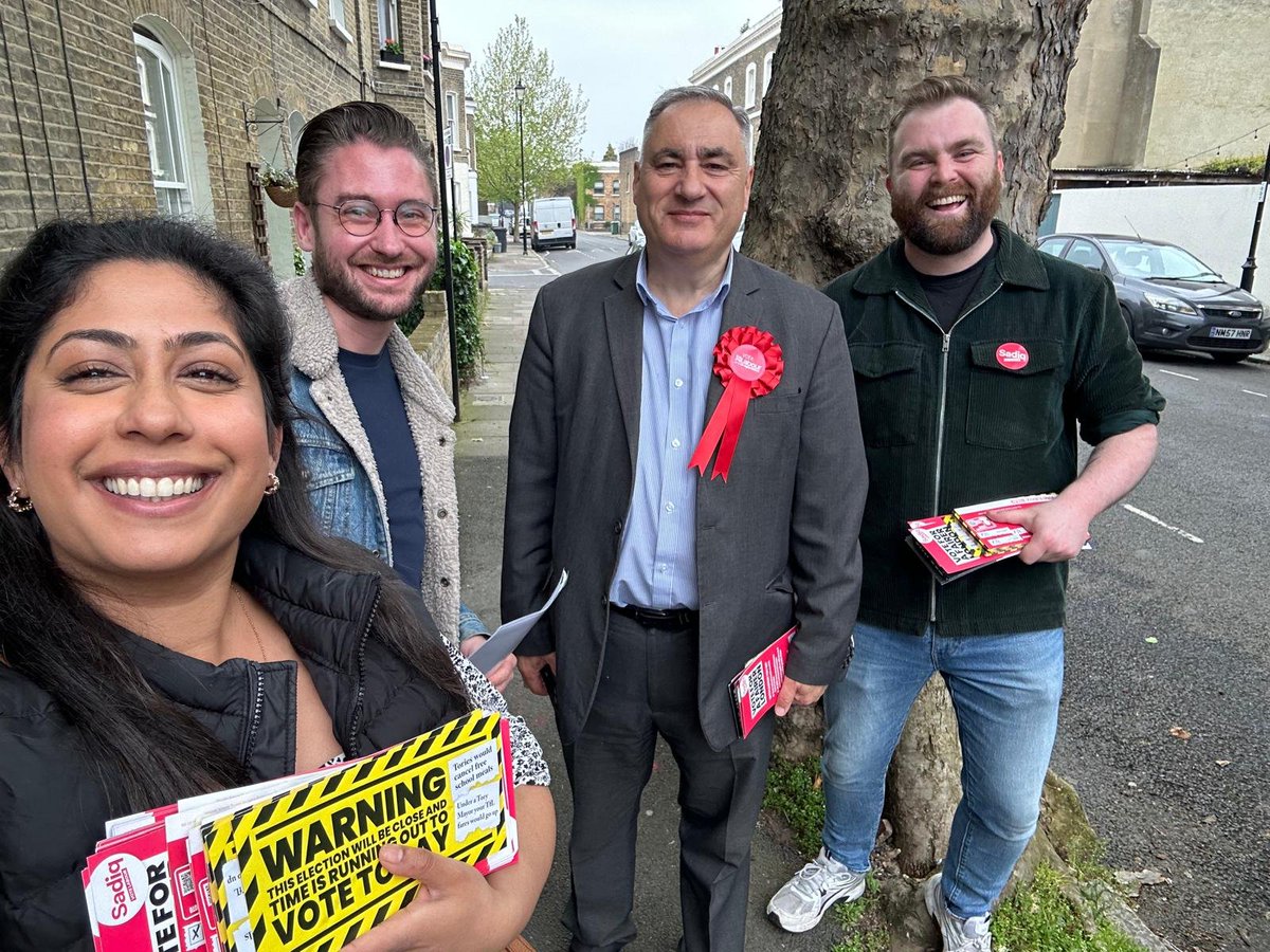 Just finished a great session in Brockley now moving into the borough of Greenwich. Use all 3 votes for Labour to back: - free school meals 🍞 - frozen fares on tubes and buses🚍 - more council homes🏫 - 1,300 extra police officers👮🏽 - funding for youth services 🧑🏽‍🏫