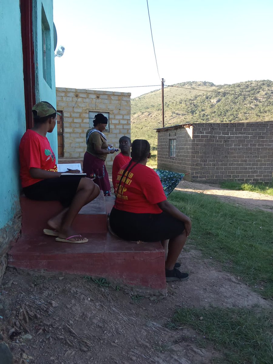 ♦️In Pictures♦️

Pongolo sub region ward 03 doing door to door.

#VoteEFF29May2024
#MalemaForSAPresident