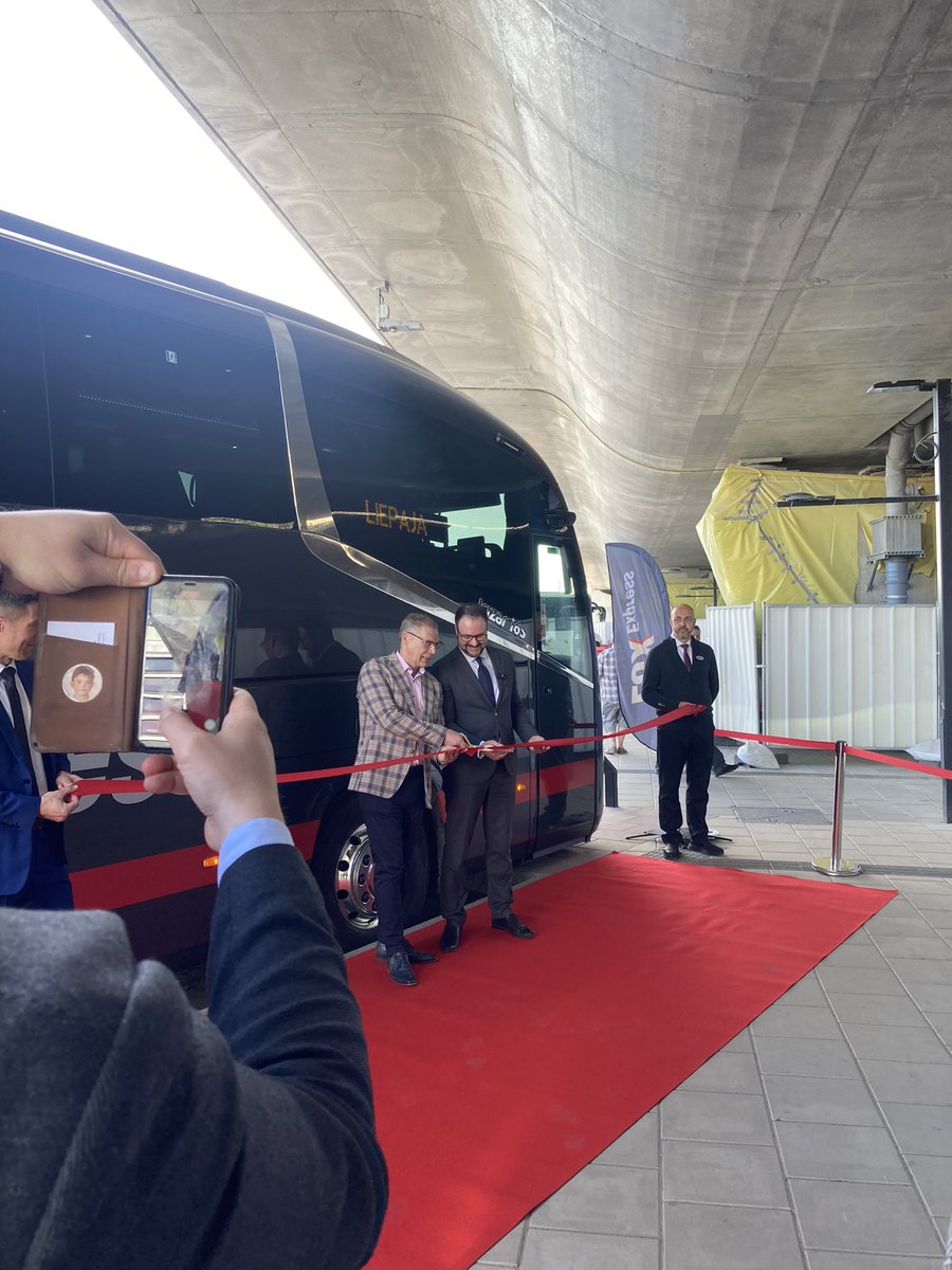 Liels gandarījums par autobusu pārvadājumu liberalizācijas augļiem: Rīga-Liepāja maršrutā labāks pakalpojums, biežāki braucieni, pirmajā brīdī arī zemākas cenas. Lai labi ripo #LuxExpress