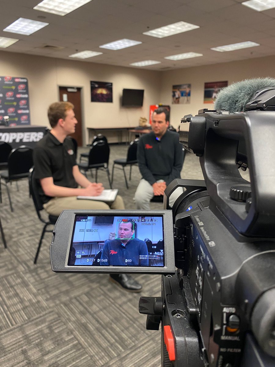 “We’re gonna win next year … you’re coming to a basketball university, you’re coming to a basketball community.” -Coach Plona on his pitch in the portal to athletes. More to come from @HankPlona_WKU on the upcoming @WKUBasketball season. Stay tuned for the interview.