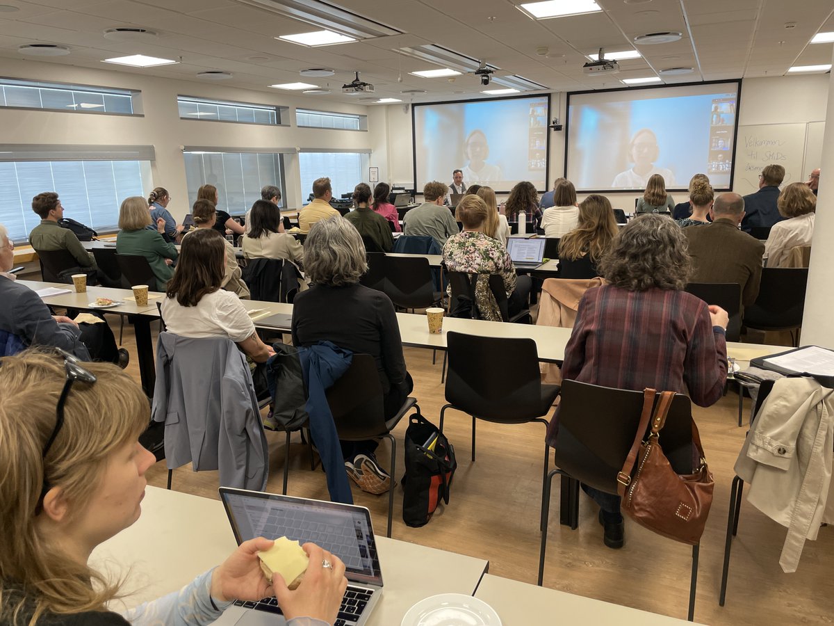 Årsmødet #SMID2024 er i gang. Masser af god energi, samtaler og ikke mindst fagligt kompetente indlæg om massemedier, AI, public service, klima og mange andre emner, der på magisk vis taler sammen om årsmødets tema "Media (and) sustainability: Crises, paradoxes, and potentials"