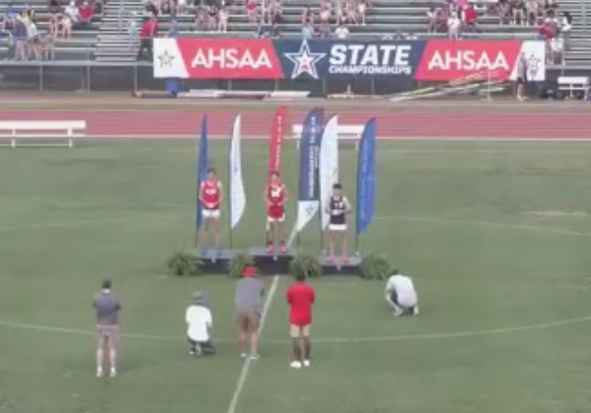 Congrats to Dakota Frank from @MunfordHigh on winning the @AHSAAUpdates 4A 1600m.