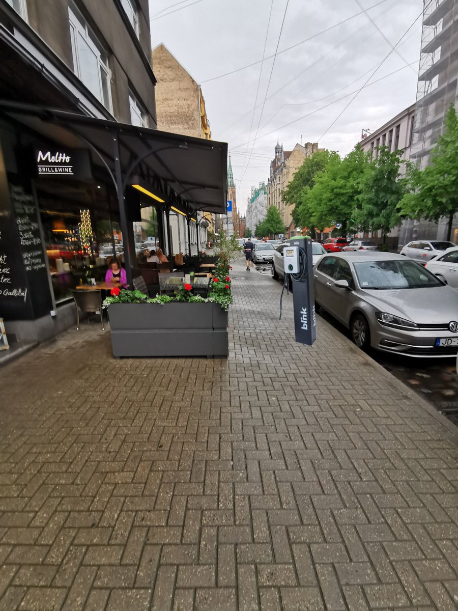saliktengriba's tweet photo. Lūdzu uzprasiet, kāpēc autori vispār pieļauj pat domu, ka ir ok sašaurināt ietvju efektīvo platumu?

Kāpēc šis ir kā variants @neilsbalgalis ? https://t.co/ckFqQAp3Xb