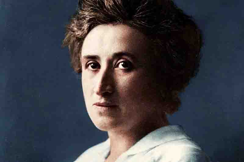 Rosa Luxemburg’u Hatırlamak 
'Rosa Luxemburg kapitalist düzeni alaşağı etmeye yeminli işçi sınıfının özverili bir savunucusu, adeta destansı bir figürdü. Genç yaşlardan itibaren sosyalist meseleler üzerine eğildi ve Marksizm konusunda derinleşti. Leo Jogisches ile birlikte…