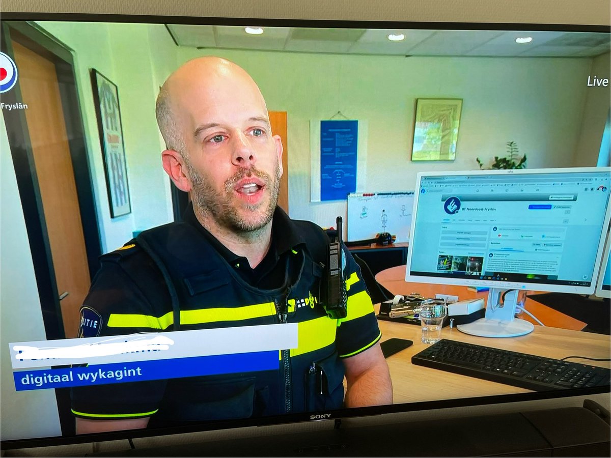 Cybercrime is nog gevaarlijker dan we al dachten. Zelfs de digitaal wijkagent draagt een steekwerend vest! #cybercrime #politie #digitaal #digitaalwijkagent #omropfryslan