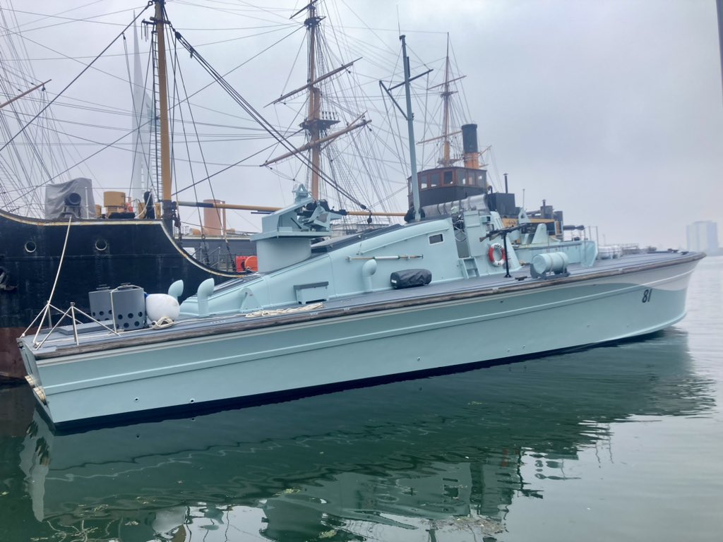 Todays calm sea conditions and little to no wind was the perfect time to get the mast back onto MGB 81 and a quick trip out for our volunteers🌤️ #volunteering #steamboat #portsmouth #dockyard #militaryhistory #restoration #royalnavy #maintenance #navalhistory #history