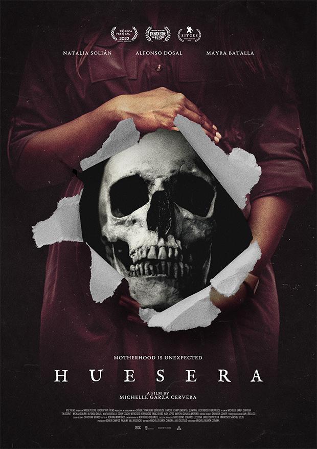 Por fin se estrena en España la sensacional HUESERA, una de las mejores películas de terror del año pasado, que nos descubrió el talento de la directora mexicana Michelle Garza Cervera. Ha llegado a la plataforma Planet Horror/AMC+.