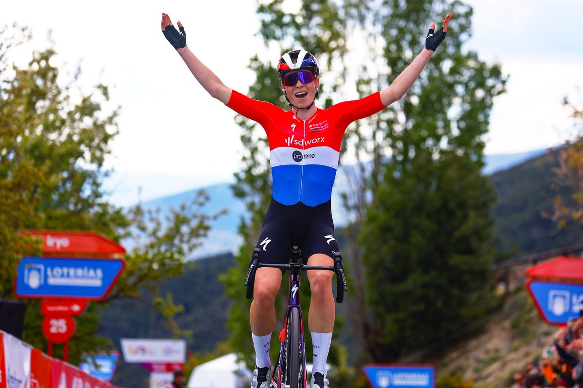 👏👏👏 First win of the season, congrats @demivollering! 📲 Follow @LaVueltaFem to know who will suceed @AvVleuten! 👏👏👏 Première victoire de la saison, bravo @demivollering ! 📲 Suivez @LaVueltaFem pour ne rien rater du dénouement de cette édition 2024.