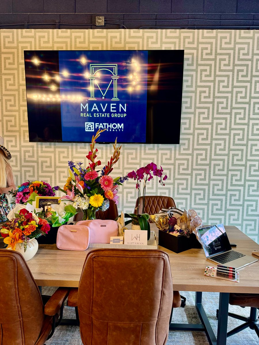 Congratulations to the entire team at Maven Real Estate Group on the grand opening ribbon-cutting ceremony for their beautiful new office! 🥳✂️