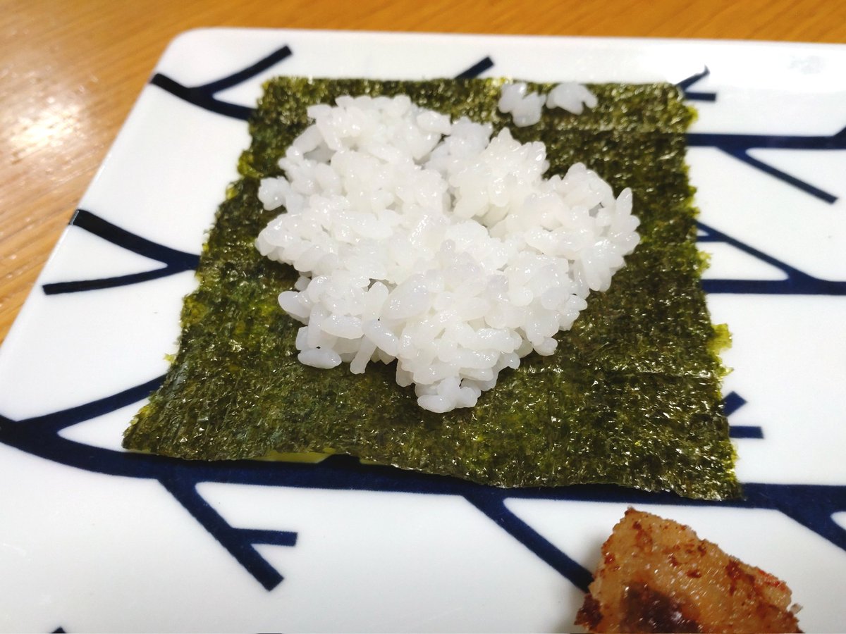 これは今日友達のこどもに作ってもらった手巻き寿司の土台です世界一美味しいです