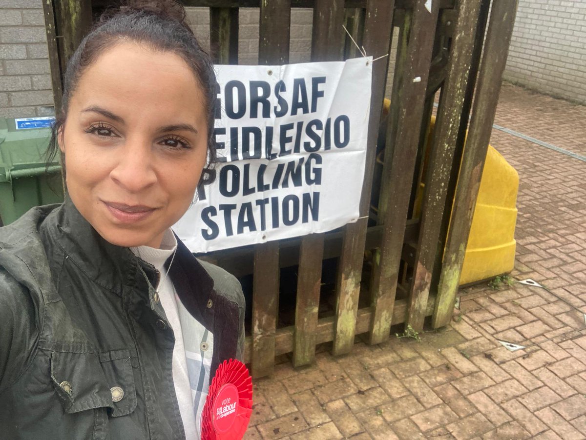 That's my vote cast at my local polling station and many thanks to the staff there, and all over South Wales, for their hard work and time! Diolch yn fawr iawn. EW I voted @WelshLabour of course ✖️😄