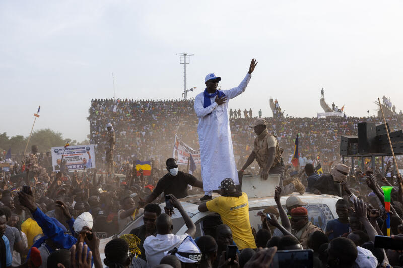 Africaliveinfos's tweet photo. #TCHAD : Le premier ministre et ex-opposant Succès #Masra mène une campagne offensive inattendue contre le président de la transition, Mahamat Idriss #Déby.
Le ton monte au Tchad à une semaine du premier tour de l’élection présidentielle qui doit mettre un terme à la transition. https://t.co/WNtdY7ZX0e