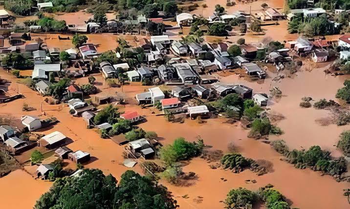 Expresamos nuestra solidaridad y sentidas condolencias por las muertes y los daños que provocaron las intensas lluvias e inundaciones en Río Grande del Sur. #Brasil #Cuba