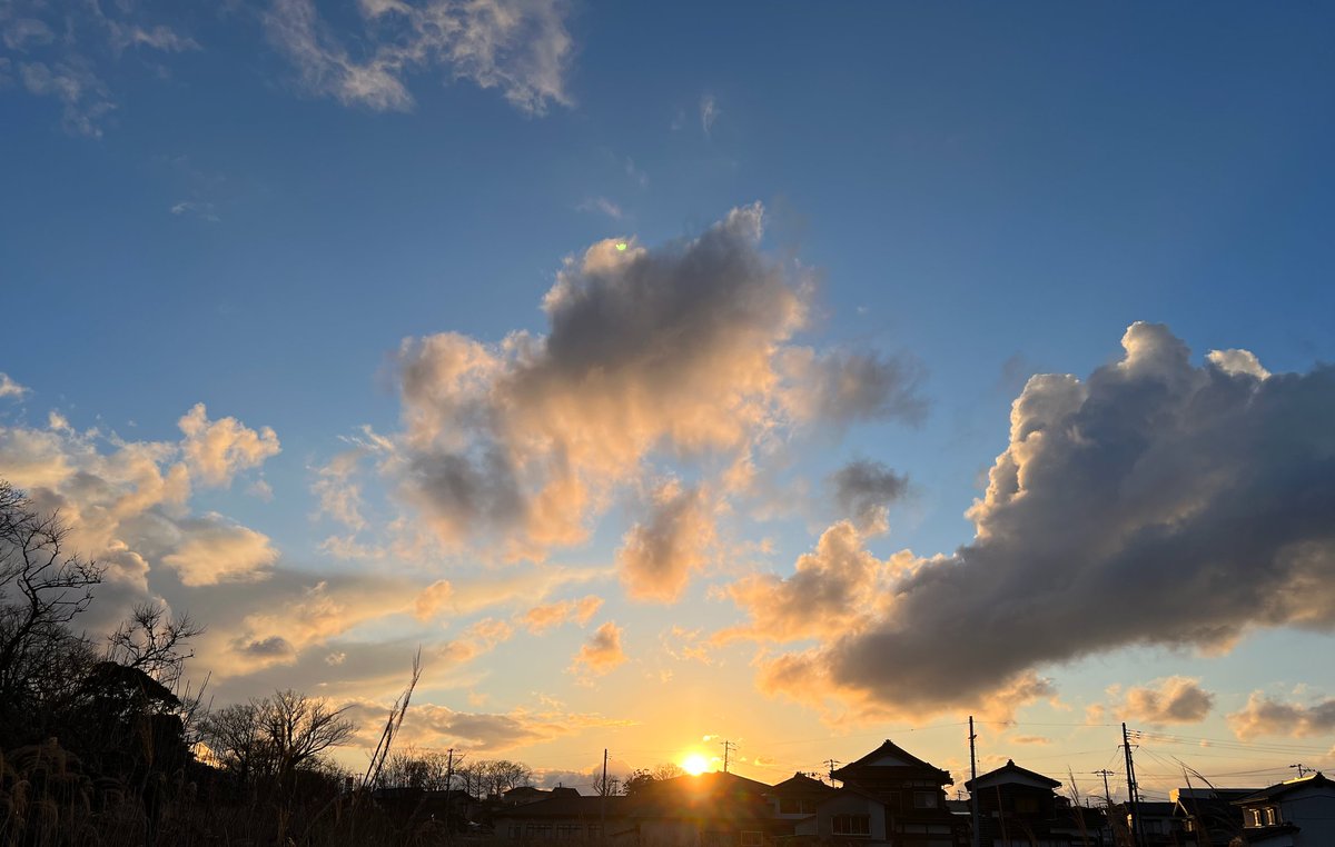 #夕景 #夕日 #日没 #夕焼け #sunset #夕陽 #マジックアワー #マジックタイム #magichour #ブルーアワー #bluehour #田園風景 #斜陽 #田舎暮らし #countrylife #eveningview #rurallandscape #夕焼け空 #sunsetsky #黄昏 #黄昏時 #twilight #夕暮れ時 #evening #fairytales #nightfall #earlyevening