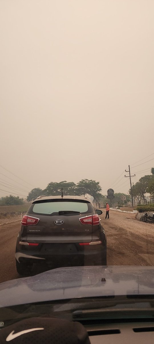 Si usted quiere viajar de TGU a Danlí o viceversa, debe tener en cuenta que la carretera está en reparación están deteniendo en 3 puntos:
- Villavieja
- Uyuca
- Ojo de agua.
Éste tramo se recorría antes en máximo 1 h y 30 min. Ahora son hasta 3 horas en el mejor de los casos.