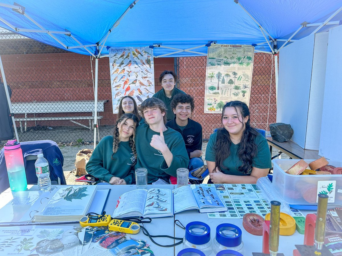 Our #EssexTechNES Juniors and Sophomores volunteered to represent the program at the Middleton Stream Team Earth Day event this Sunday. More about the Middleton Stream Team can be found here: buff.ly/3UDVVnR #HawkTalk #AgEd #CreateEncouragePromoteDevelop #ENSATS