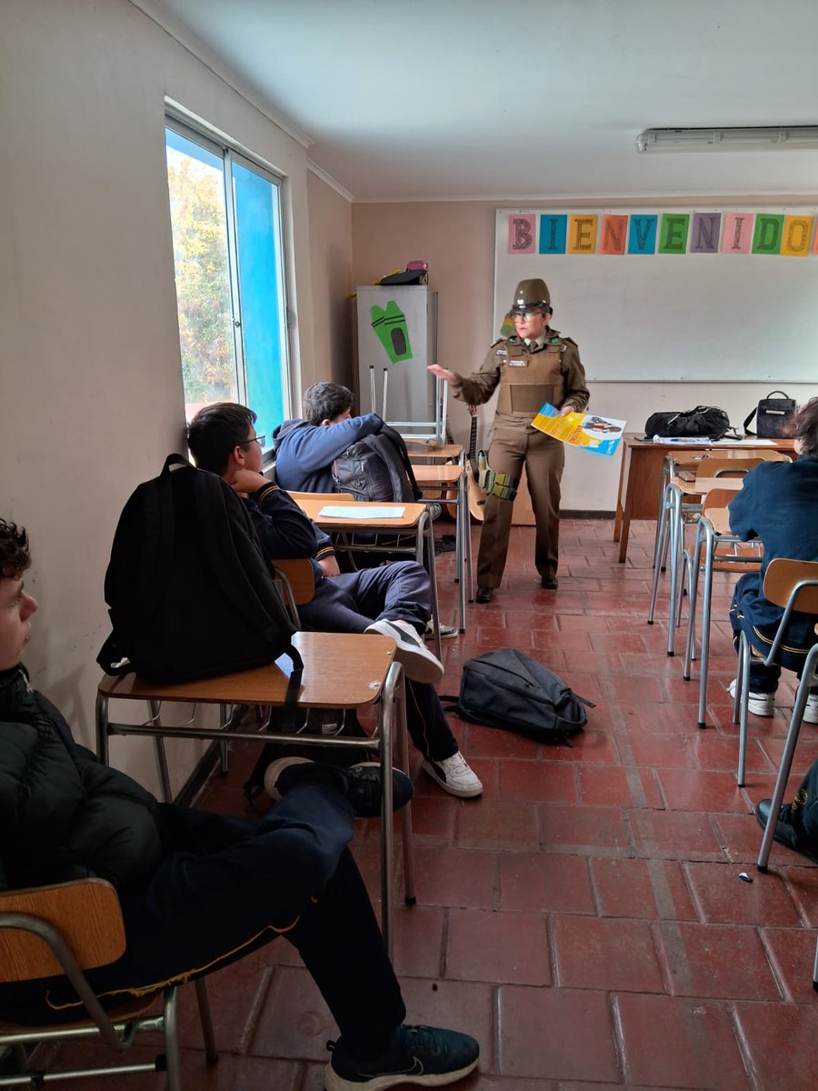 #LasCondes:@CarabMicc de la 17ª Comisaría, realizan charla en el día internacional contra el bullyng y acoso escolar en colegios de la comuna.
#LaPrevenciónEsNuestraEsencia.