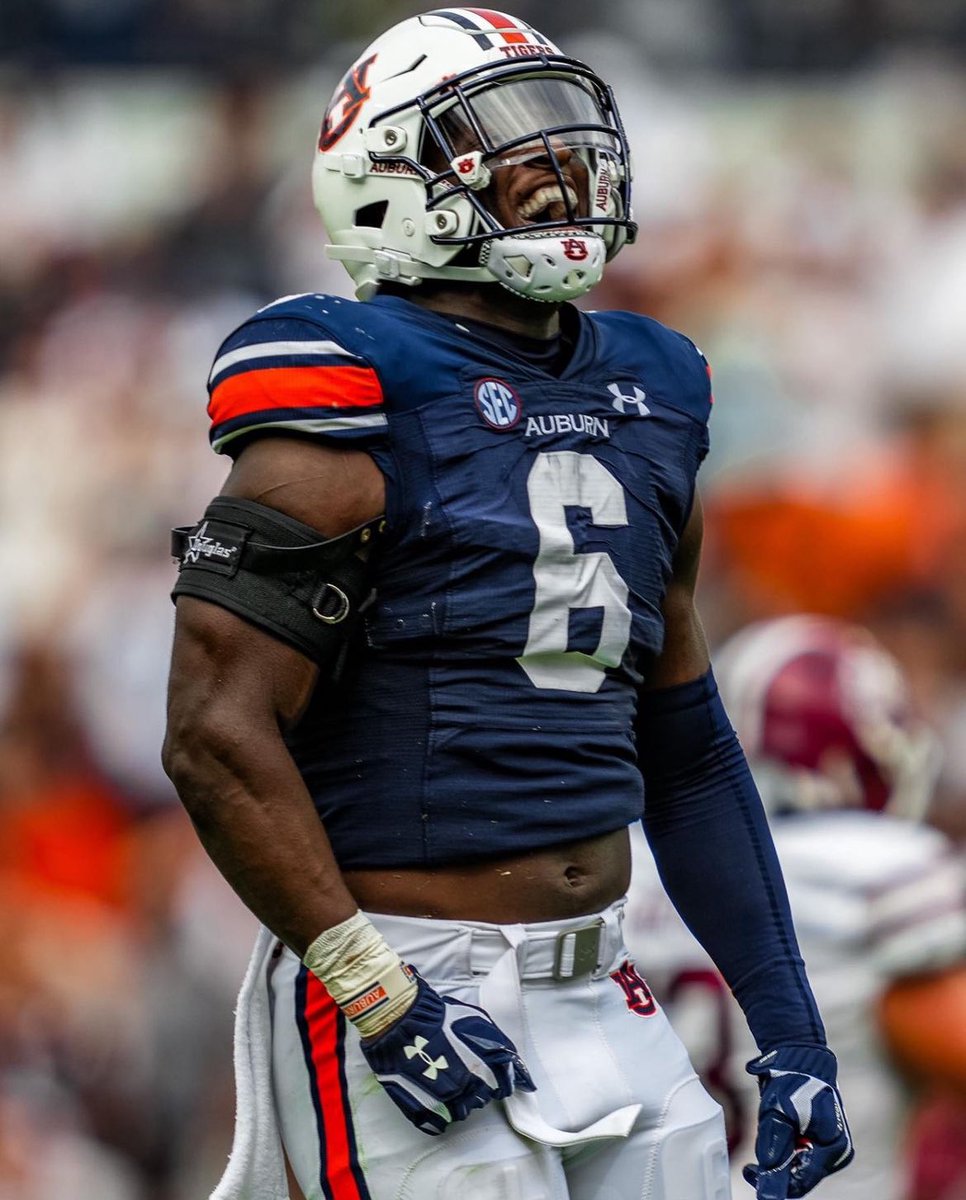 #agtg Blessed ro receive an offer from Auburn!! #wareagle🦅 
@CoachA_AU @CoachHughFreeze 
@CoachDurkin @CoachKellyAU @CoachKingWill @CoachSammyCohen @kerrymcdowell @CoachTyBrooks @ccrusadersfball