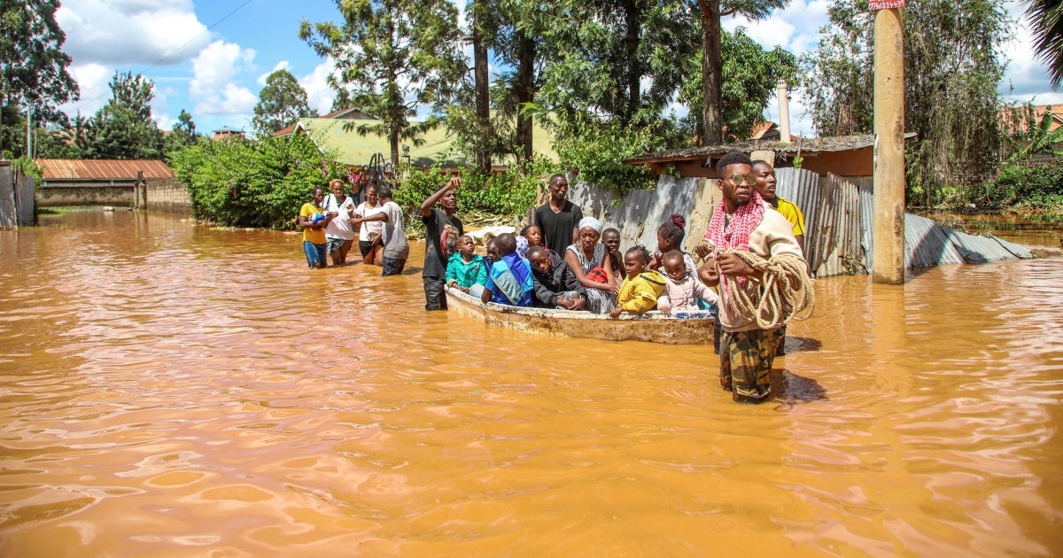 Kenyan authorities have not responded adequately to flash floods resulting from heavy rains. The floods have left at least 170 people dead, displaced more than 200,000, and exacerbated socioeconomic vulnerabilities. trib.al/UgD7C7w