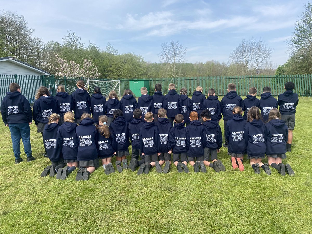 Year 6 received their Leavers Hoodies today - purchased by Oak LP Trust as part of Oak Experiences! 💙🤩 They were so excited and proud to wear them! @OLPartnership @unsworthprimary