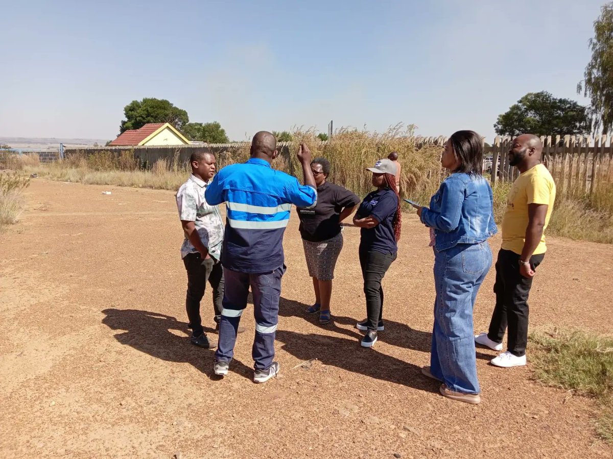 #TshwaneWasteHub We are expanding our @Asivikelane Waste Hub to Bronkhorstspruit! We met with the Ward Councillor & community leaders to formulate a #Waste collection strategy for the community of Zithobeni in partnership with @CityTshwane @1to1_AoE @TshwaneLF @c40cities