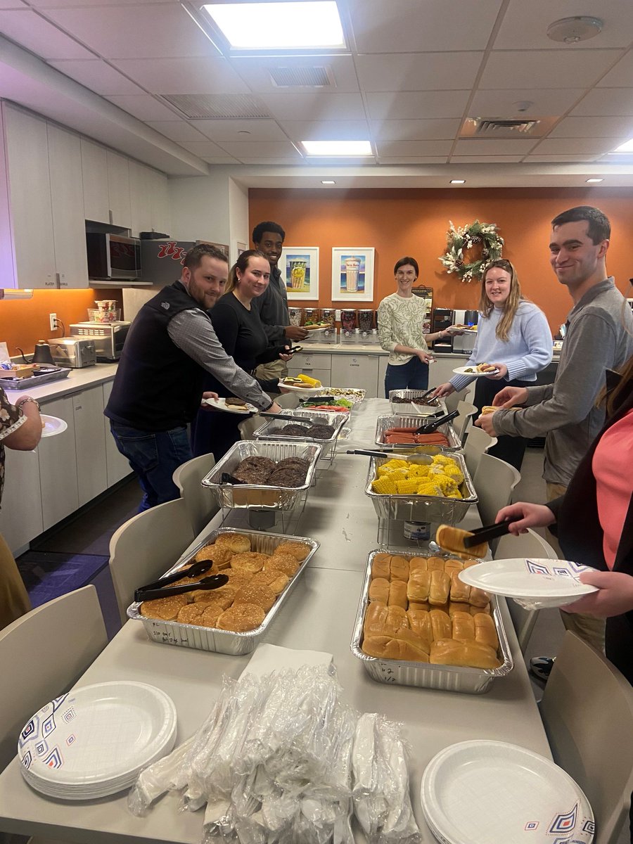 The New England team kicked off the baseball season with a tasty lunch featuring cheeseburgers, hot dogs, cracker jacks and hot pretzels! 😋 And of course, a raffle for @RedSox tickets! ⚾✨
#LoveWhereYouWork