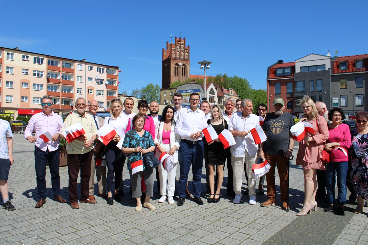 Biel i czerwień🇵🇱 to symbol naszej historii, walki o wolność i niepodległość. Dziś, w Dzień Flagi, eksponujemy te barwy z dumą, ale pamiętajmy o nich zawsze. Szczególnie w dobie niepokojących federacyjnych koncepcji obecnych w Europie. To nasza tożsamość, którą musimy chronić!