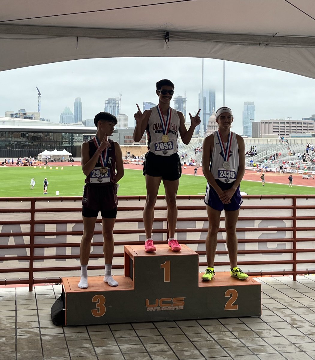 Congratulations to @DHJEaglesFWISD’s Angel Sanchez - 3200m UIL State Champion with a time of 9:14!