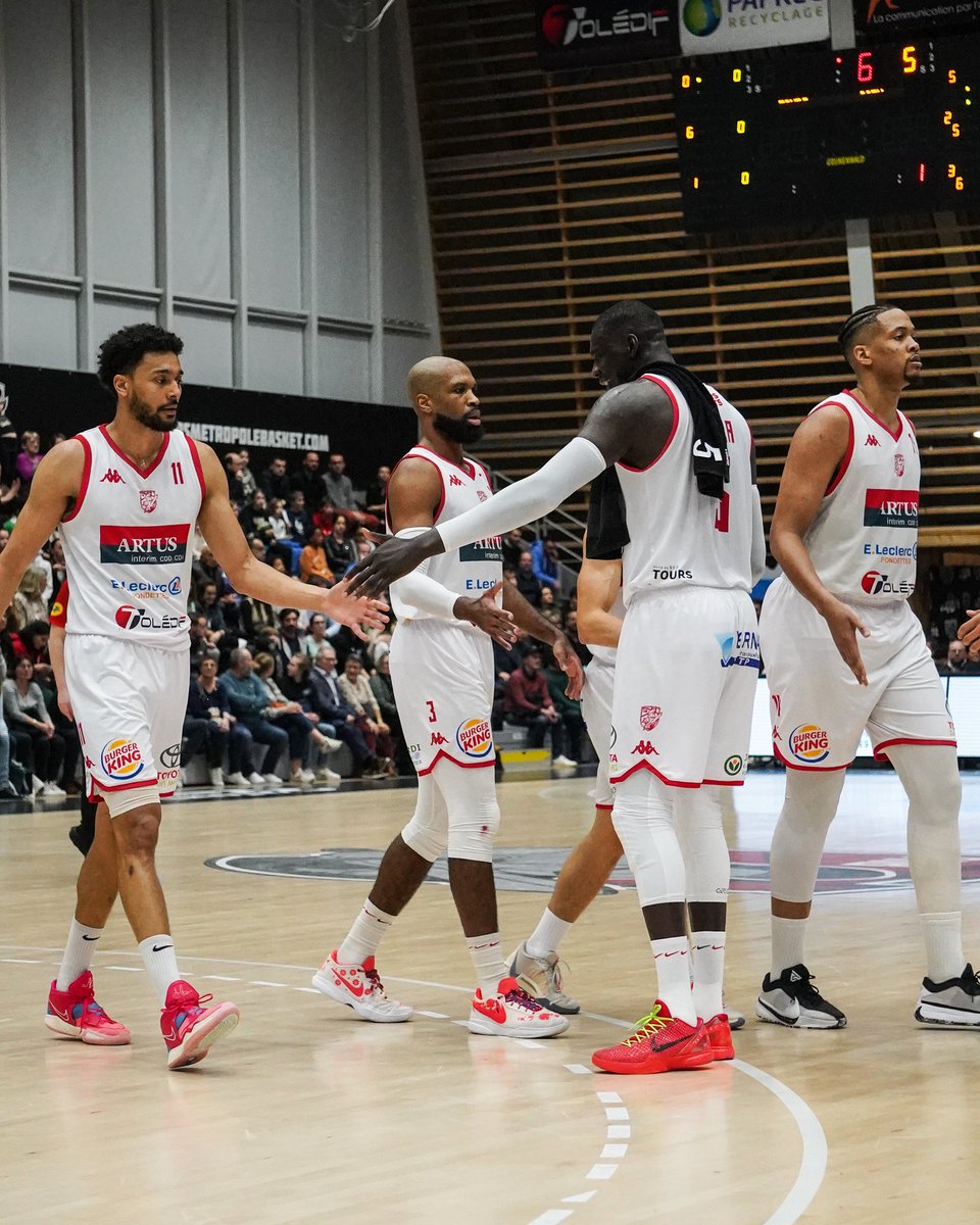 tmb_toursbasket's tweet photo. J-1️⃣ avant le retour des #Knights à 𝐌𝐨𝐧𝐜𝐨𝐧𝐬𝐞𝐢𝐥 🔥

Une place en quarts à aller chercher dès demain ⚔️
🎟️ https://t.co/iDCUgbqoc1 

#Playoffs #GoKnights🔴⚫ https://t.co/VphyodjO8a