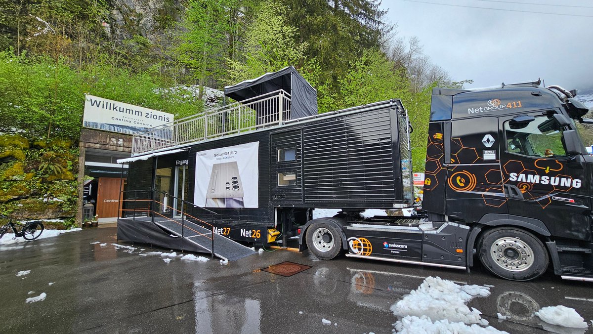 An selected group of people, fantastic hardware, and an incredible location.

Thanks a lot, @samsungSchweiz, for inviting us to showcase #QField at the #samsung #ruggedized launch event

Looking forward to the first QField-certified devices for super efficient #qgis #fieldwork