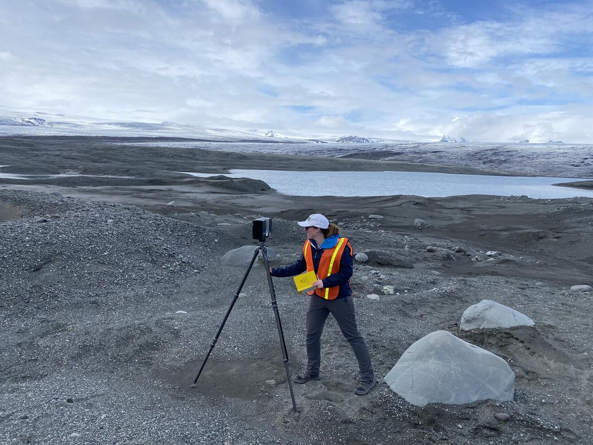 A team of USGS Astro researchers and collaborators have been studying glaciers in Iceland. Through this research, they've learned that there may be similar features on Mars, suggesting a past climate similar to Earth's! Find out more in this article! usgs.gov/news/featured-…
