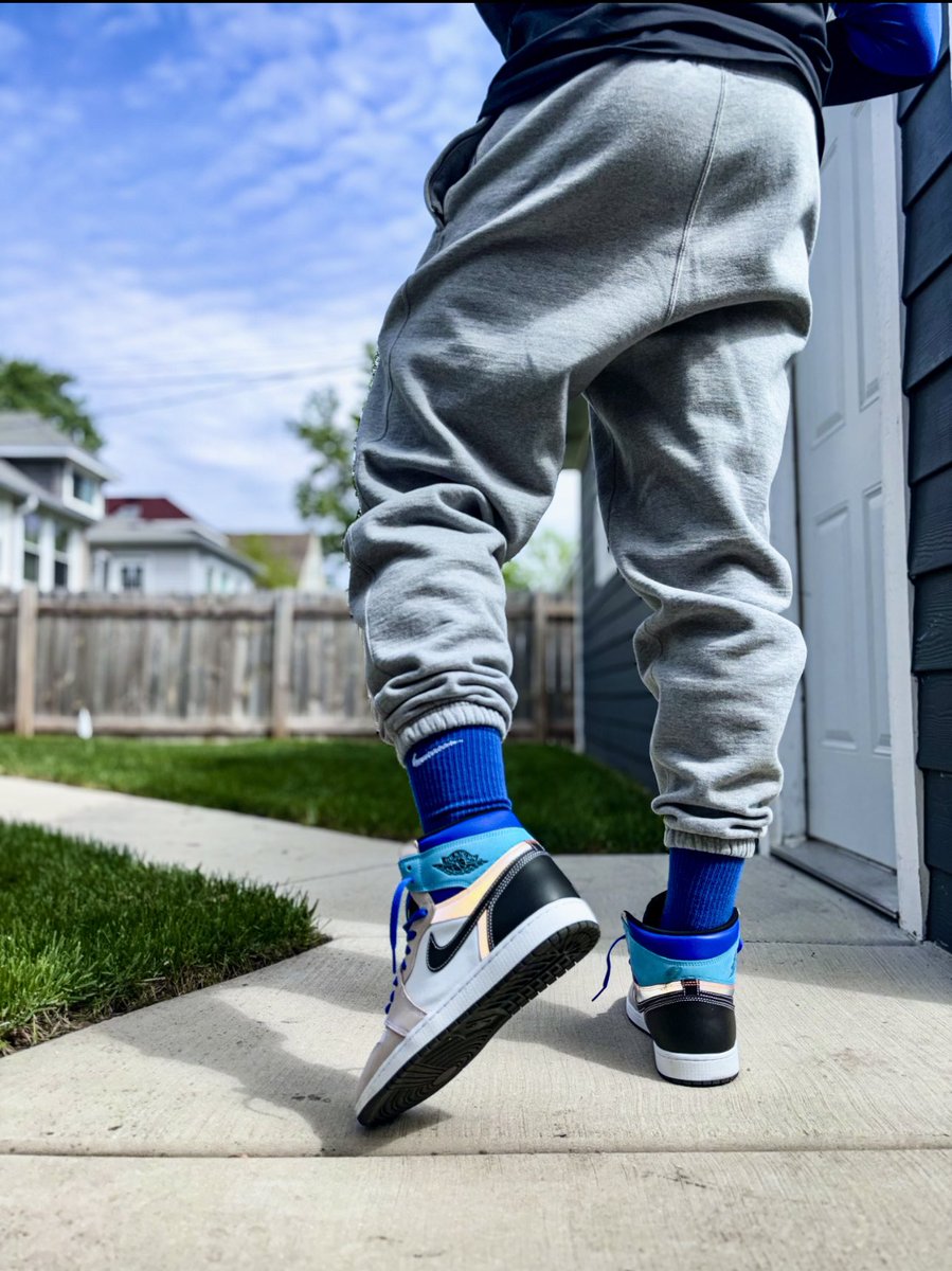 Happy Friday Eve!!! It’s my favorite day of the week. The weekend is fast approaching and the weather is finally turning in Chicago. On feet Jordan 1 Prototype #kotd #snkrs #snkrsliveheatingup #snkrskickcheck #sneakers #sneakerhead #sneakeradmirals #yourshoesaredope