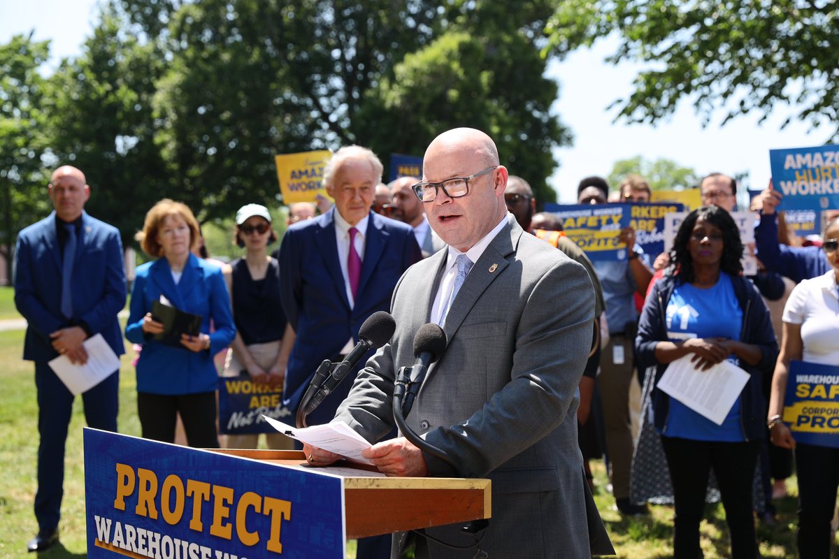 Wherever workers are ready to assert their power, fight for their rights, & combat corporate greed, the @Teamsters will always be there standing with them, shoulder to shoulder. The Warehouse Worker Protection Act is critical for protecting workers in the warehouse industry.
