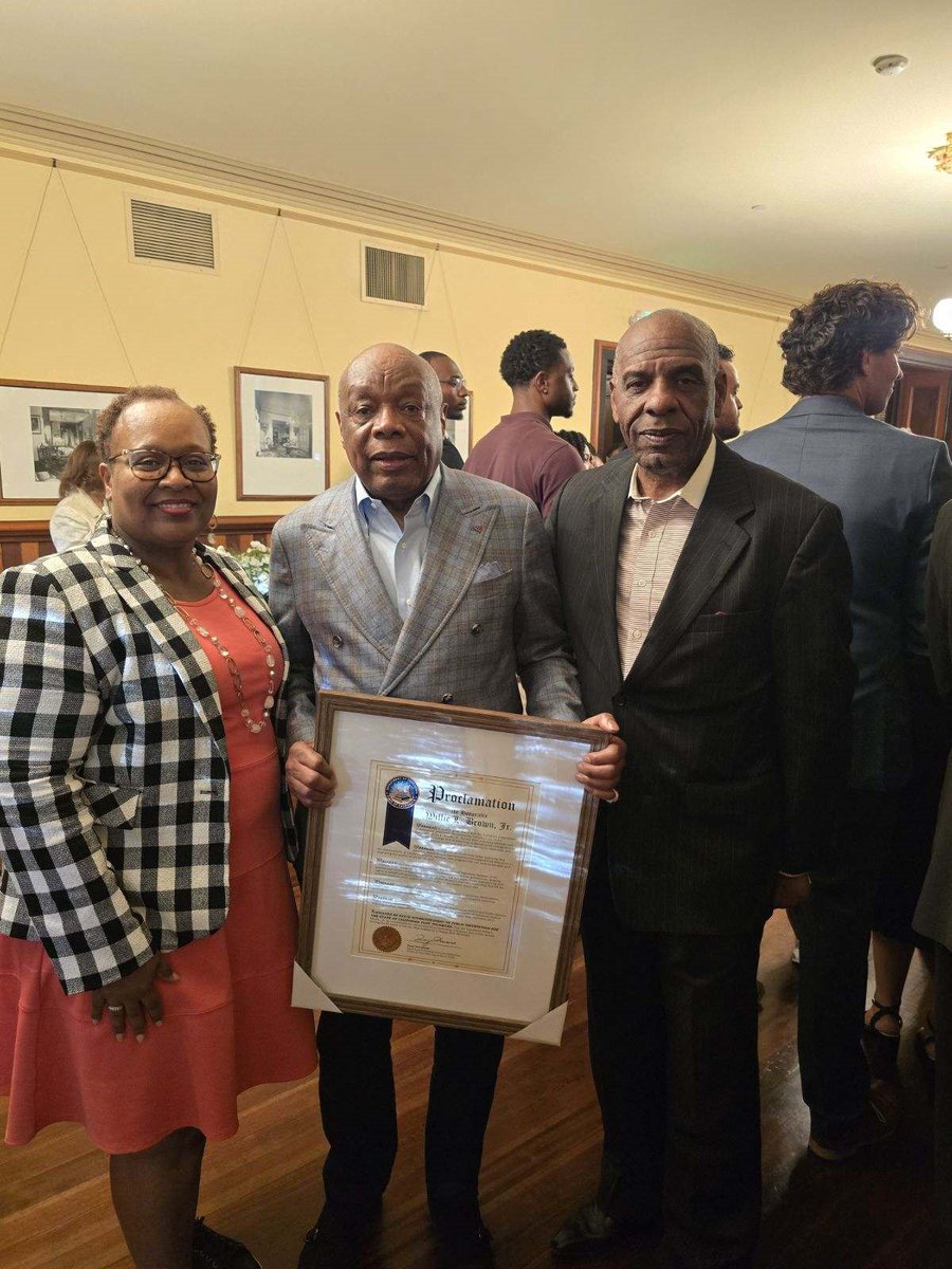 Enjoyed this week's Black Leaders Reception hosted by the @CABlackCaucus & @CAgovernor to honor the Governor’s Black appointees serving our state, Black #CAleg staff, and the legendary Speaker Emeritus Willie Brown. Great seeing my CLBC colleagues & @DrWeber4CA @TonyThurmond