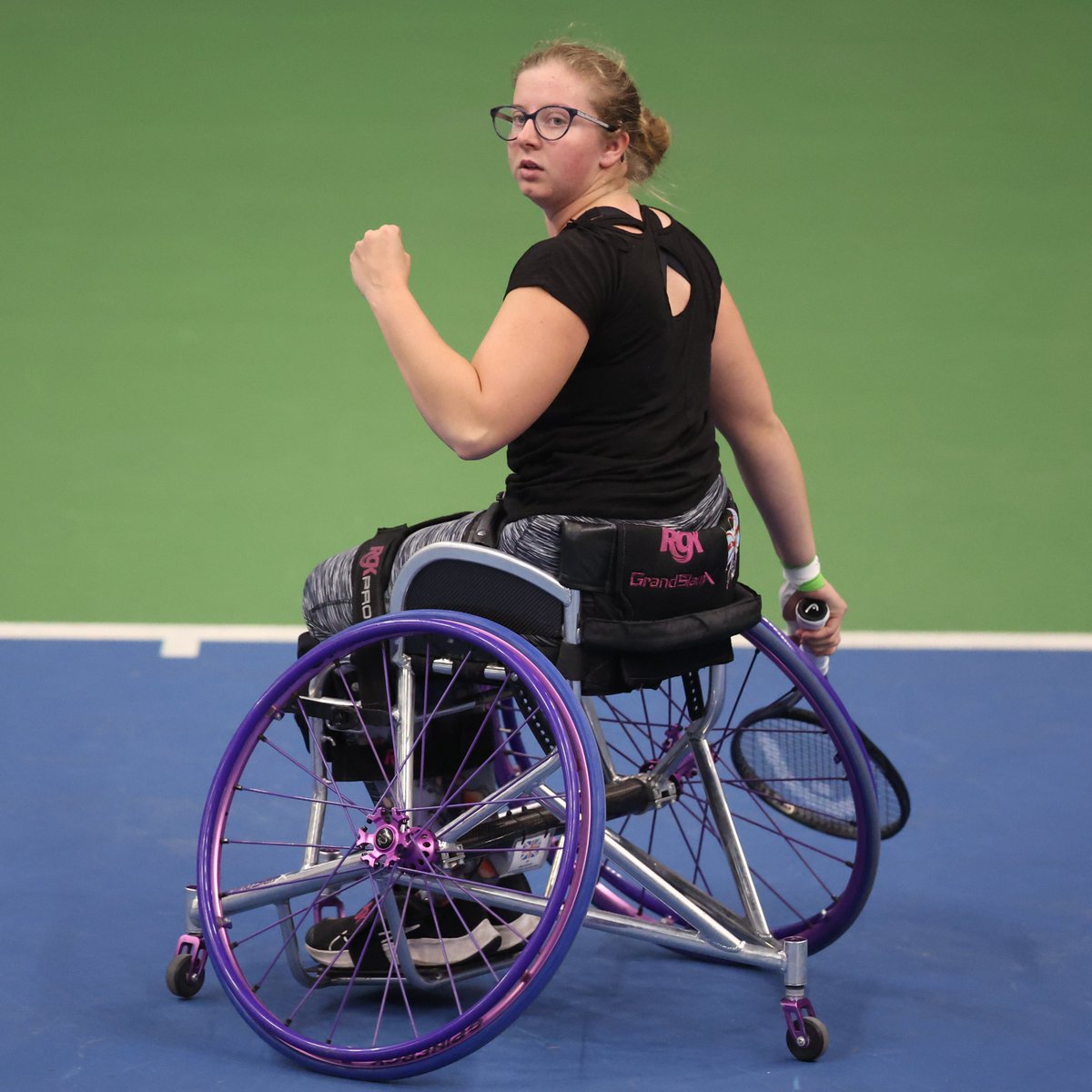 A BIG win for @lucy_shuker & @AbbieBreakwell over the fourth seeds...

Lucy & Abbie beat Ksenia Chasteau & Pauline Deroulede (FRA) 3-6, 6-2, (12-10) to reach tomorrow's women's doubles semis at the Kemal Sahin Cup in Turkey.

#BackTheBrits 🇬🇧 | #wheelchairtennis