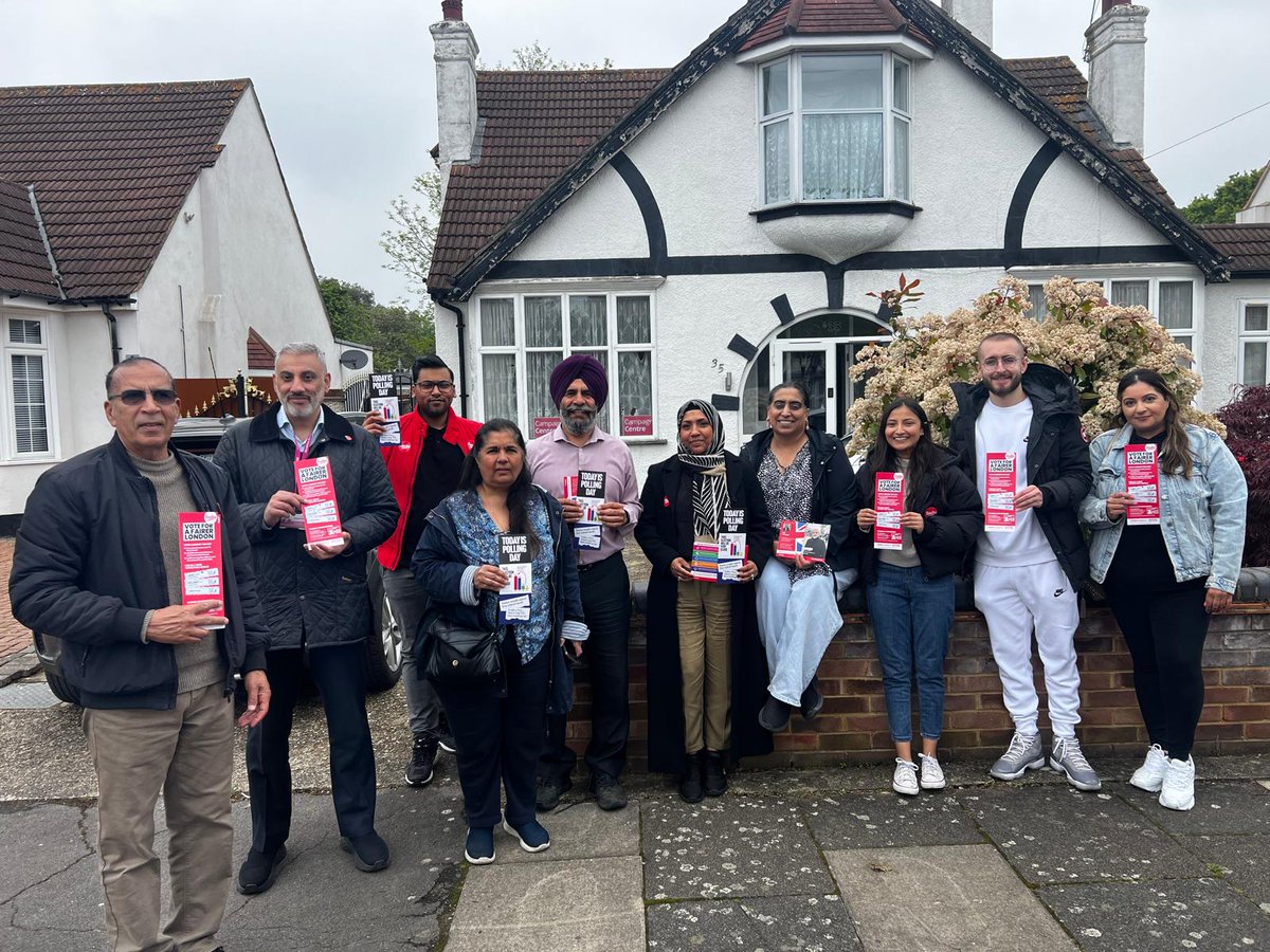 There are only a couple of hours left to vote! We are getting the vote out in @IlfordSouthCLP for @SadiqKhan, @Guy__Williams & @LondonLabour 🌹