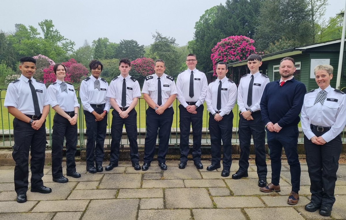 Always so much fun welcoming new recruits to @MPSCroydon @MPSSutton @MPSBromley. They are incredibly keen and enthusiastic. Today was their first day in uniform and hopefully a day they will always remember. #proud