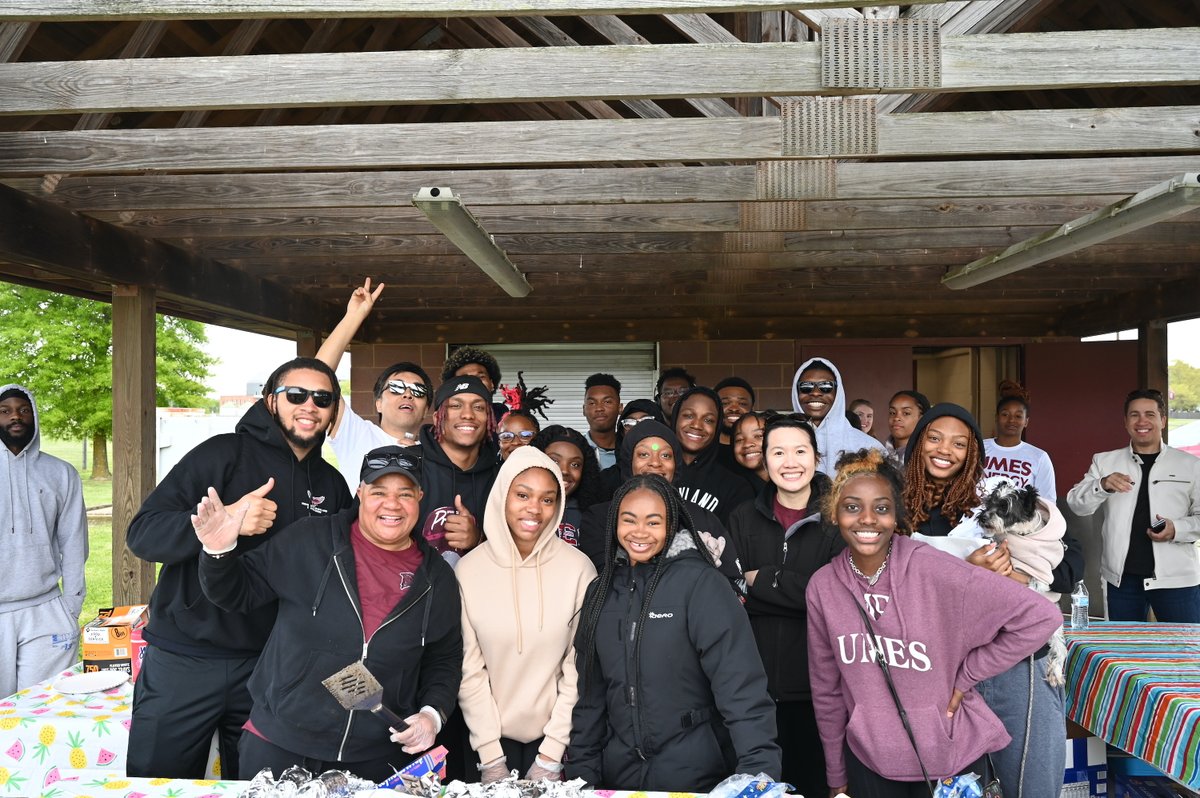 On Saturday, faculty, students, families, and friends went on the 2.5-mile Healthy Hawk Walk! The walk started at the Hytche Athletic Center at 10 am and went across the #UMES campus until lunchtime. 🦅 #HawkPride