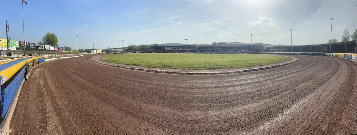 😎 ✅ Sunshine ✅ Perfect track conditions ✅ Two great line-ups Get yourselves to Owlerton tonight… you know it makes sense! 😉