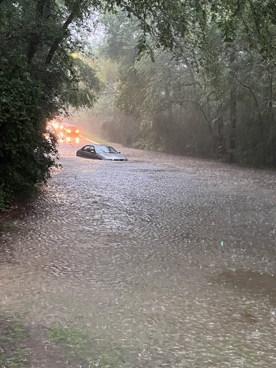 Kingwood Drive ⁦@StormChaserHTX⁩ ⁦@mattlanza⁩