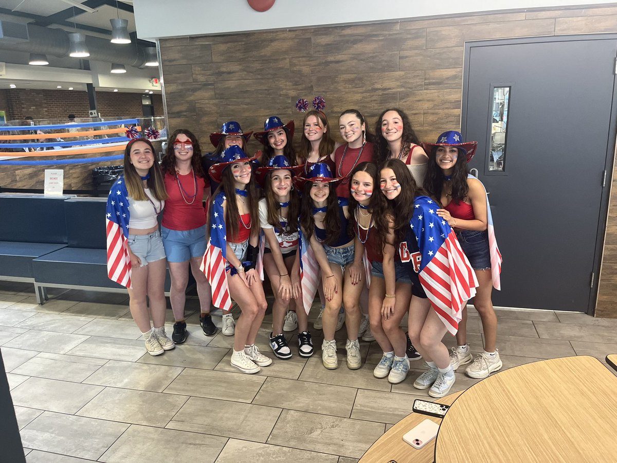 Greeley Softball knows how to bring the energy and camaraderie! It's not just a playing ball, it's a fantastic opportunity to connect, enjoy, and gear up for the win! ⚾️💪 #TeamSpirit #SoftballFun #studentlife #wearechappaqua