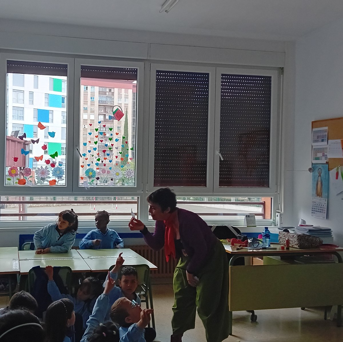 StaLuisaM's tweet photo. 1ºEP: Dejamos volar la imaginación gracias los dibujos🖼️ de #VioletaMonreal @Pamplonacultura
#Fira #Animaciónalalectura
#TESELA
#EducaciónVicenciana
#ColegiosHHCC
#LaSencillezNaceDelCorazón https://t.co/MFGWNsy32G