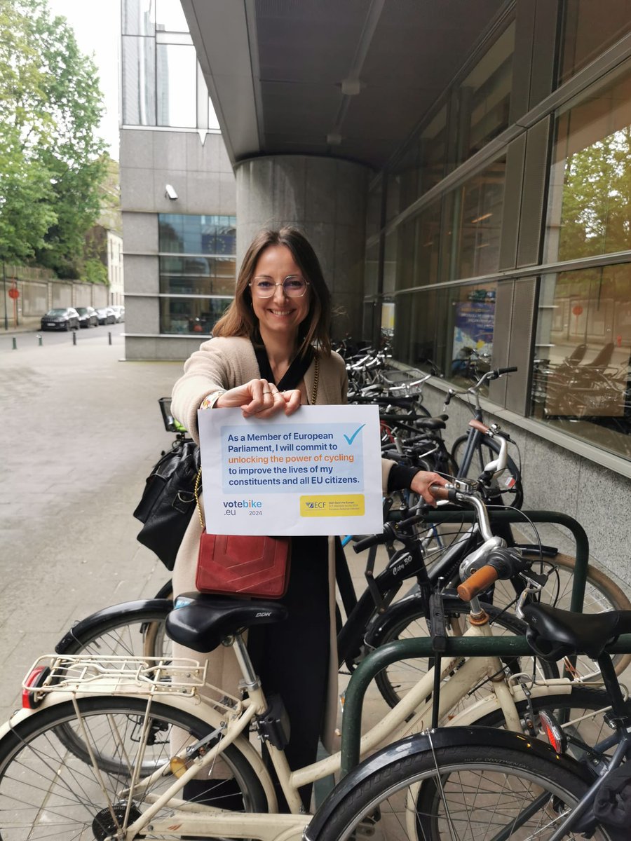 Pour une véritable politique vélo au niveau européen je m'engage comme candidate @Ecolo @GreensEFA avec #VoteBikeEU. EU deserves an ambitious biking policy! votebike.eu/manifesto/