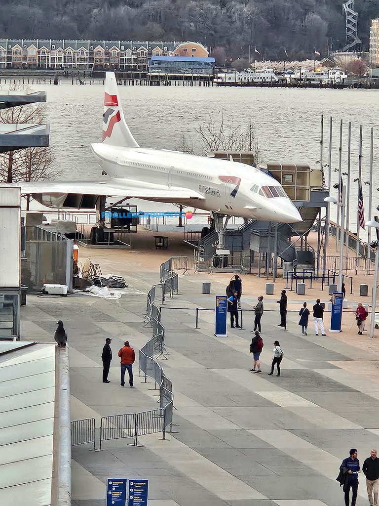 It's #PowerThursday and a #GreatDayToBeAlive💯!!
#Concorde✈️ on the Hudson River.
#USSIntrepid.
Peace and Blessings.
#CEOSpeaks👨🏾‍💼#HornsUp🐃