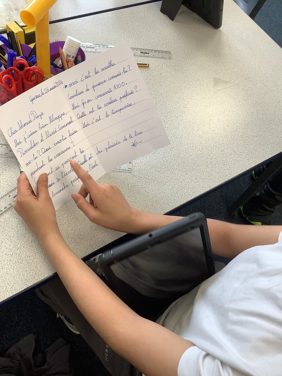 FrenchGaskell's tweet image. 5H and 5P have received letters from their penpals in Geneva, Switzerland. They are very excited to send their responses!