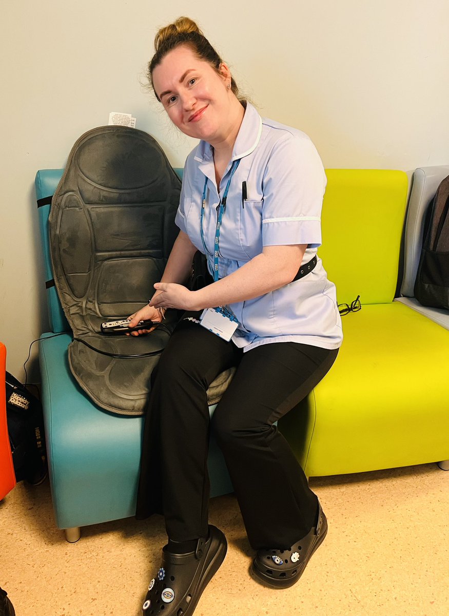 Here’s Terri from inpatient CAMHS testing out our new massage chair for the staff room 🧘🏻‍♀️

#StaffWellbeing #CAMHS  @PennineCareNHS @ChrisMurrayAD