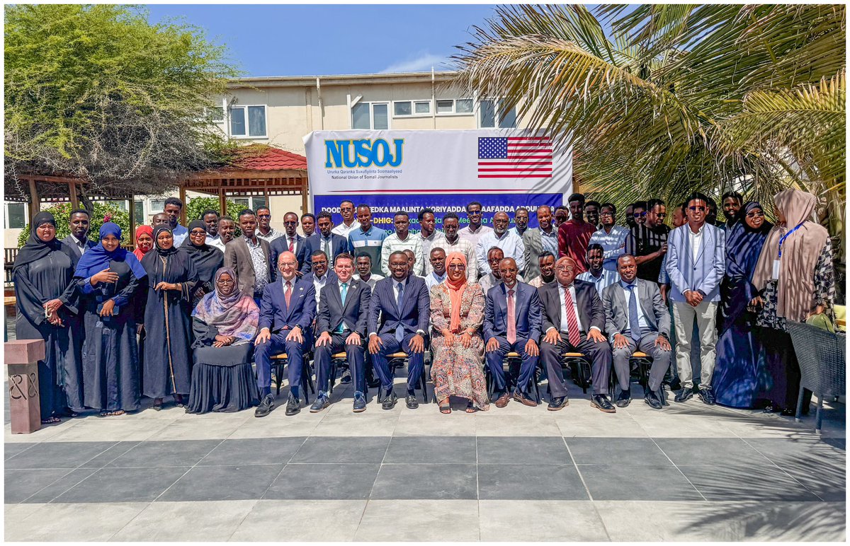 At the #WorldPressFreedomDay Symposium organized by @NUSOJofficial in partnership with the @US2SOMALIA, Amb. @souefmo_elamine who delivered the African Union (AU) message, underscored the critical need to enhance the safety and security of Somali journalists, thereby affirming