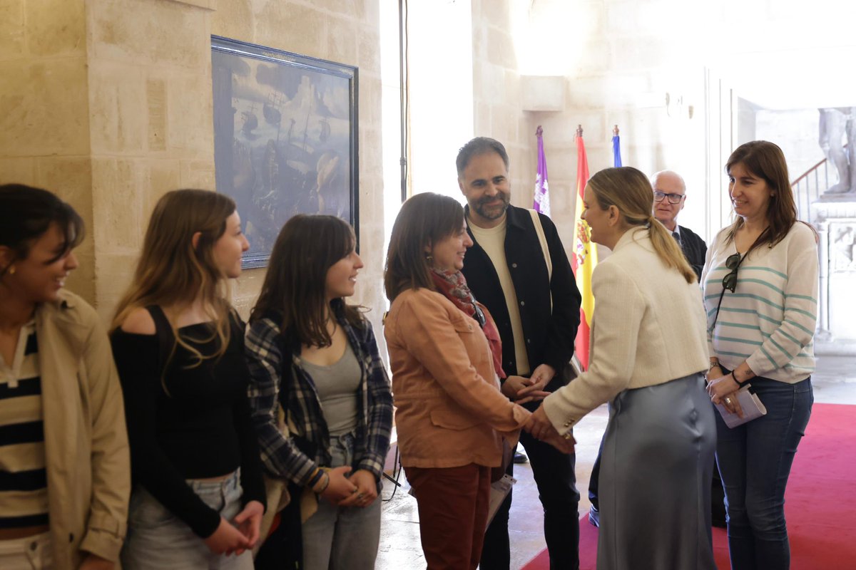 El @ElConsolat és la seu del Govern i la casa de tots. Res és comparable a quan l’ompliu de confidències, rialles i descobriments en cada visita. I si et retrobes amb la teva professora d’Història de l’institut encara és més especial. Moltes gràcies a l’IES Josep M Llompart per…