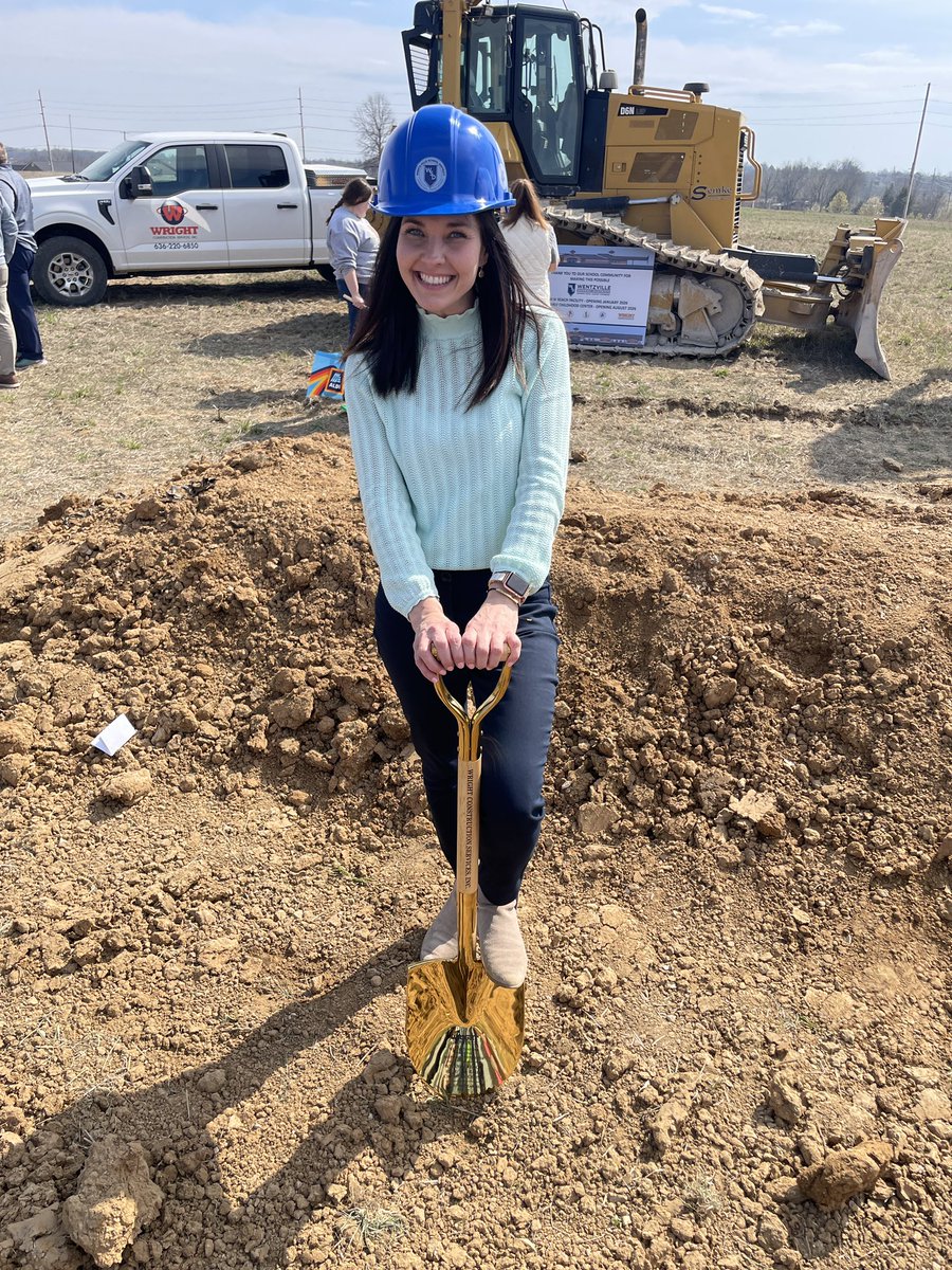 REACHCenterWSD's tweet photo. Happy School Principals Day!!! REACH is truly grateful and fortunate to have Ms. Steph as our principal!! She goes above and beyond for students, staff and families! #proudtobeagiraffe 🦒💙💛 #WeAreWentzville https://t.co/juZbmfN2bn